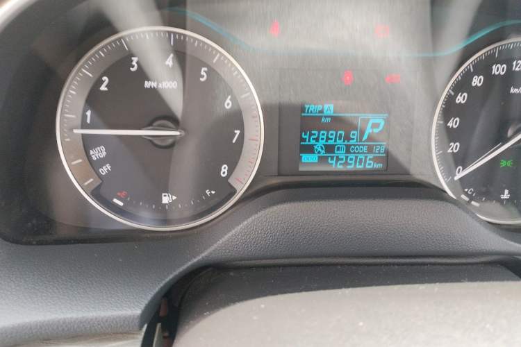 Used Buick GT 2015 15N Automatic Entry-Level Trim Odometer Close Up