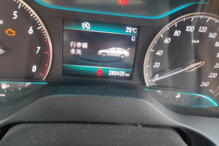 Used Buick GT 2015 15N Manual Luxury Version Odometer Close Up
