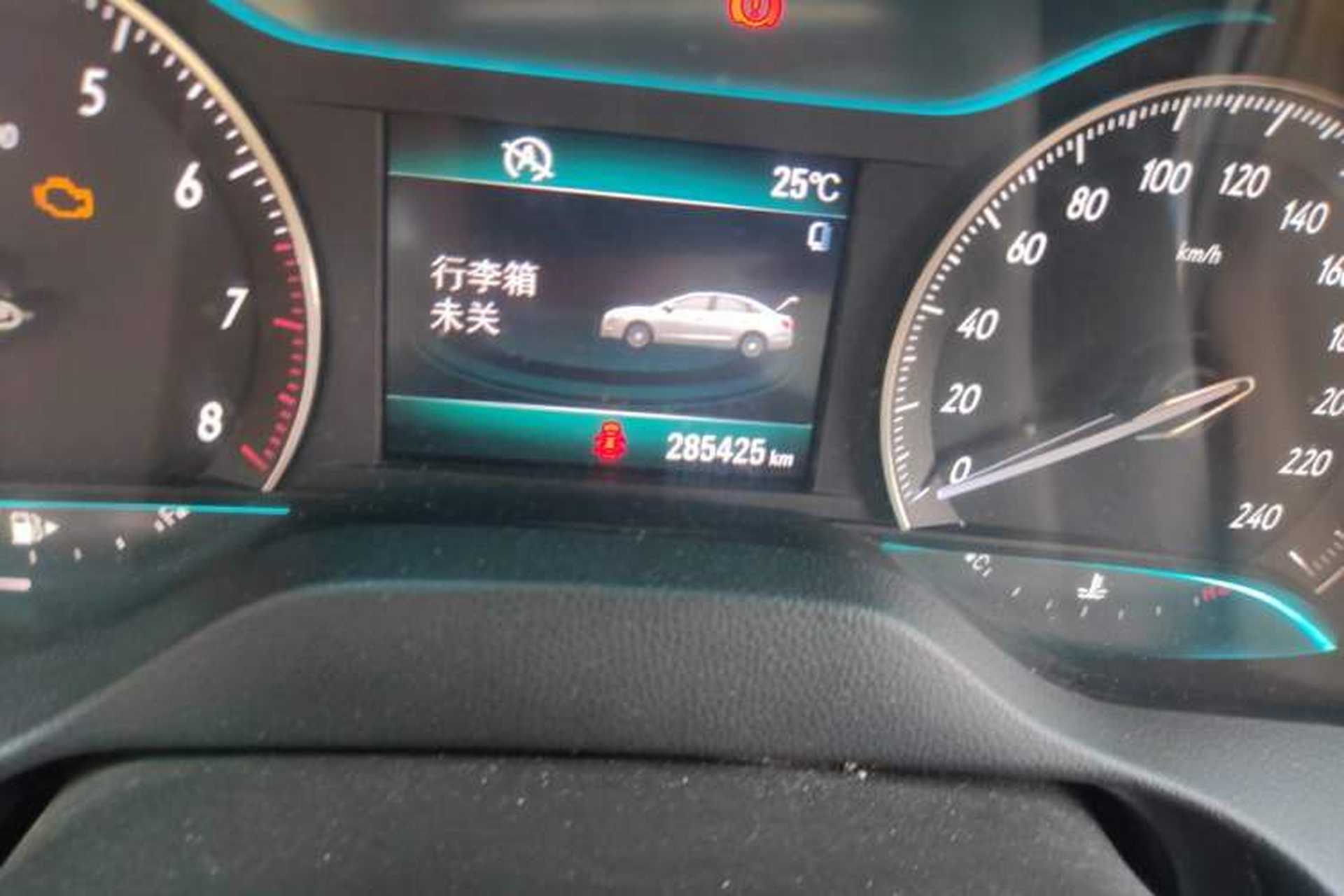 Used Buick GT 2015 15N Manual Luxury Version Odometer Close Up