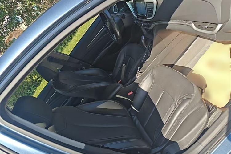 Used Buick GT 2015 18T Dual-Clutch Luxury Model Right Front Seat