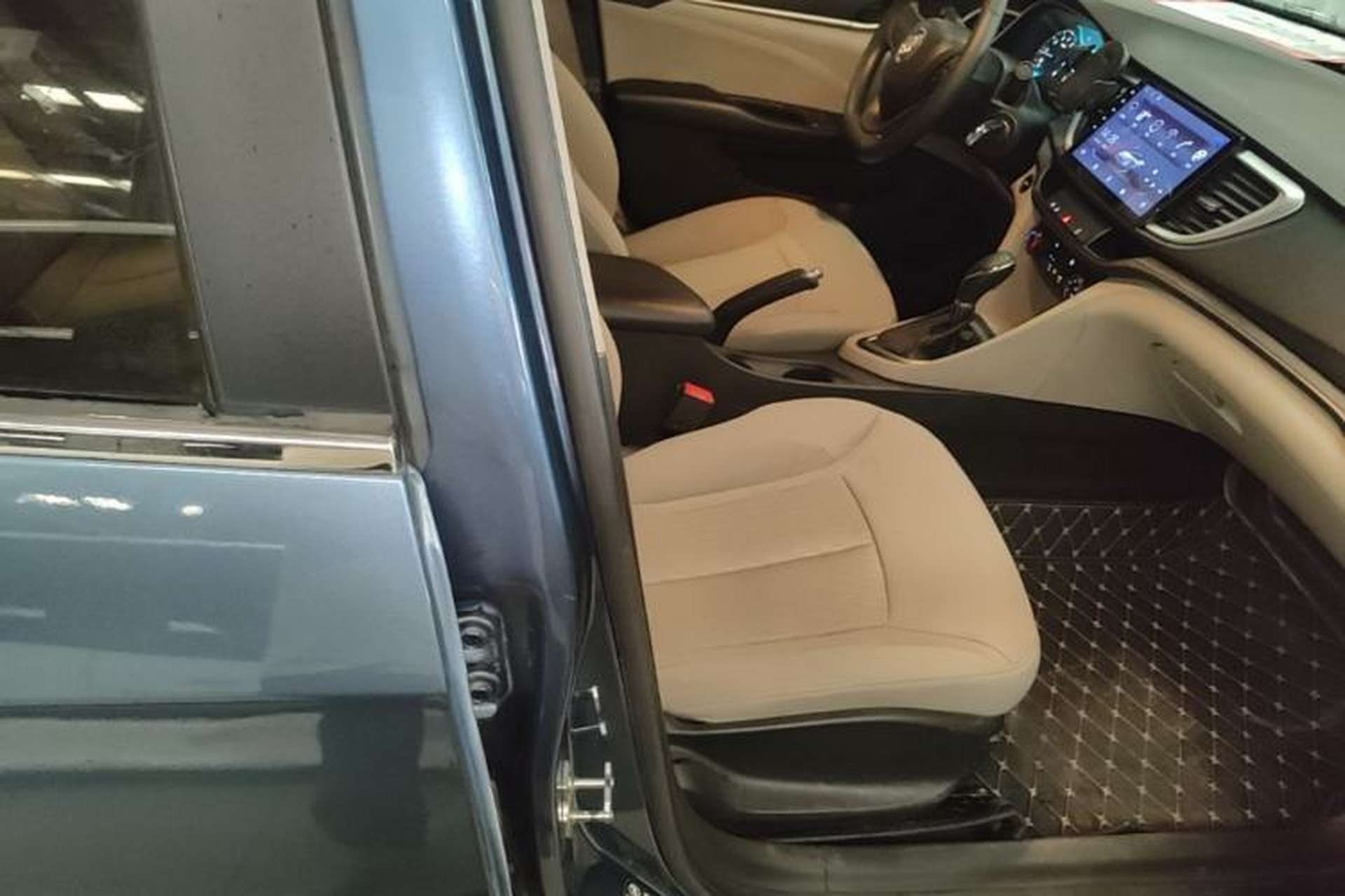 Used Buick GT 2015 15N Automatic Elite Version Right Front Seat