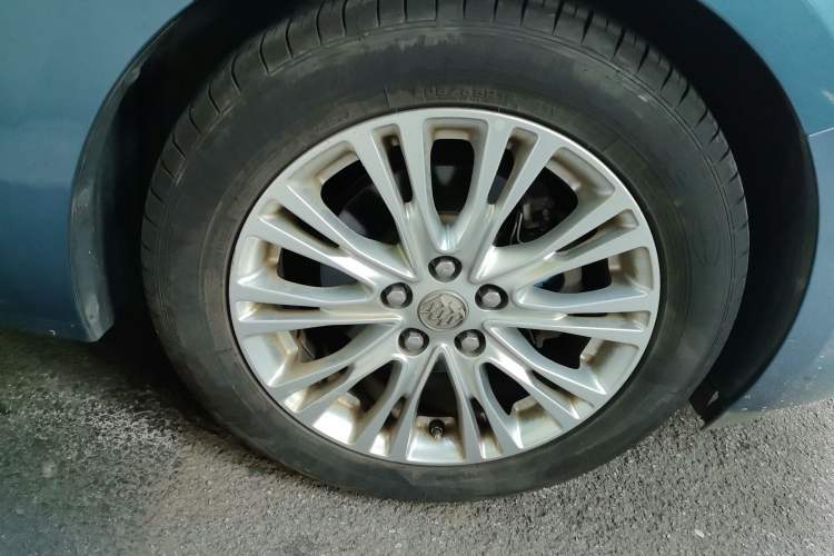 Used Buick GT 2015 15N Automatic Elite Version Right Front Wheel Hub