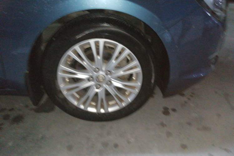 Used Buick GT 2015 15N Automatic Deluxe Edition Right Front Wheel Hub