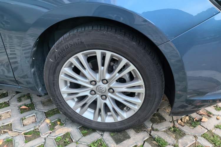 Used Buick GT 2015 15N Automatic Entry-Level Trim Right Front Wheel Hub