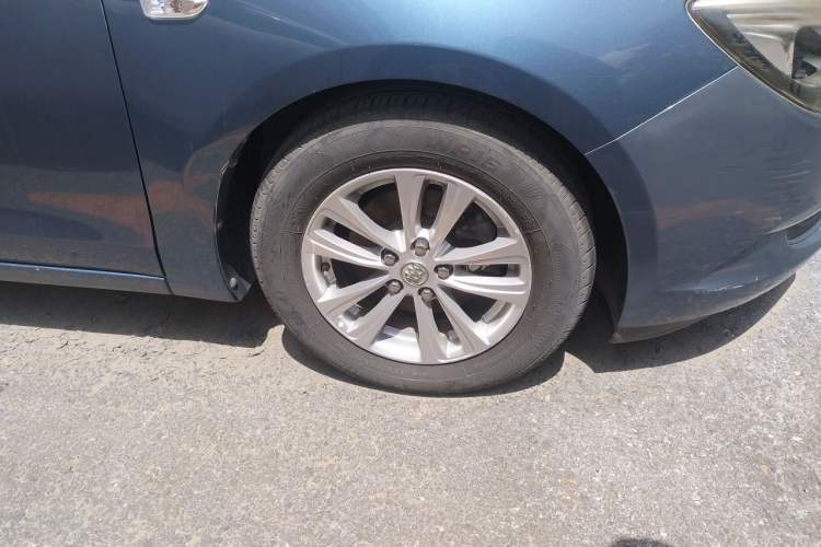 Used Buick GT 2015 15N Automatic Entry-Level Trim Right Front Wheel Hub