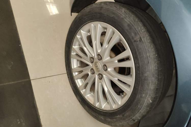 Used Buick GT 2015 15N Automatic Elite Version Right Rear Wheel Hub