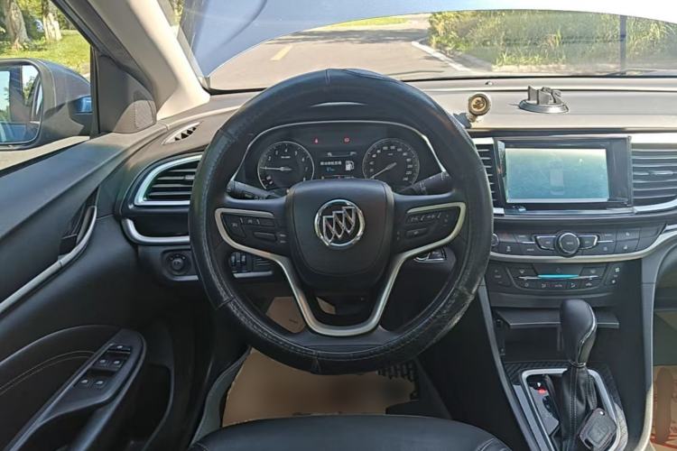 Used Buick GT 2015 18T Dual-Clutch Luxury Model Steering Wheel