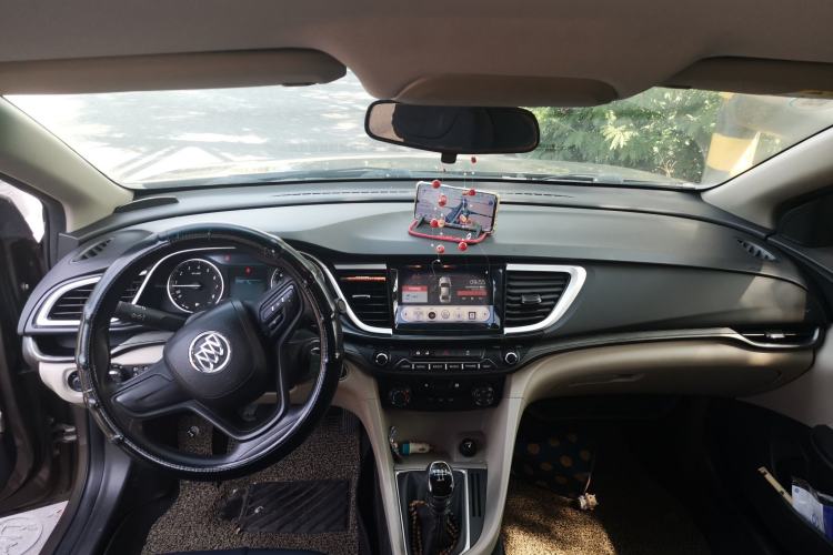 Used Buick GT 2015 15N Manual Entry-Level Trim Center Console
