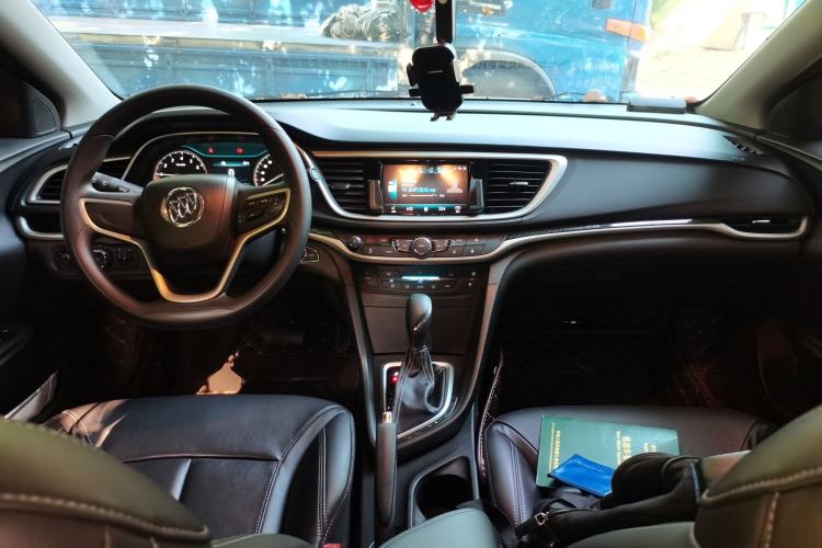 Used Buick GT 2015 15N Automatic Deluxe Edition Center Console