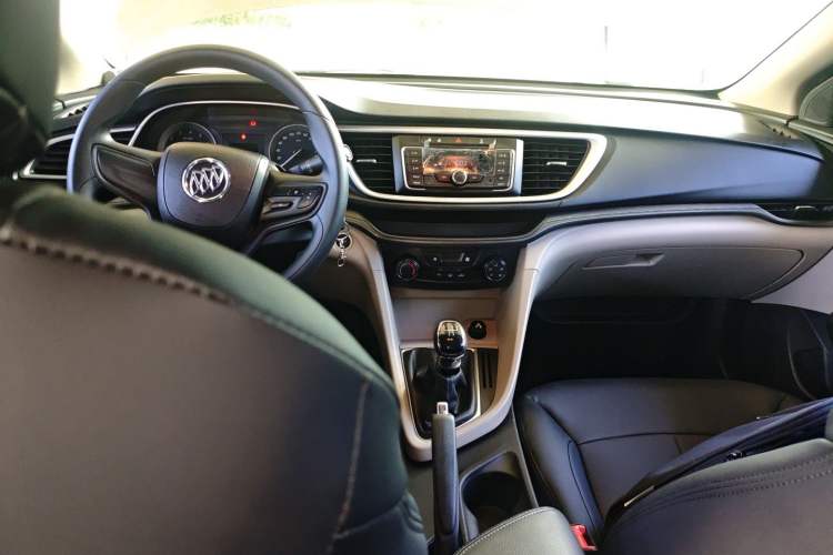 Used Buick GT 2015 15N Manual Entry-Level Trim Center Console