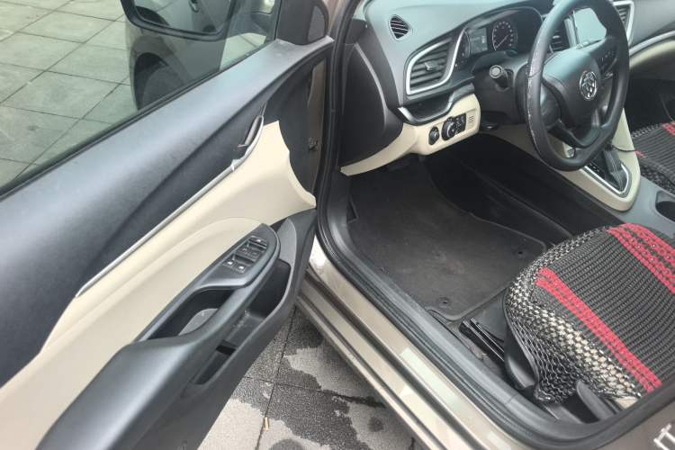 Used Buick GT 2015 15N Automatic Elite Version Driver Seat