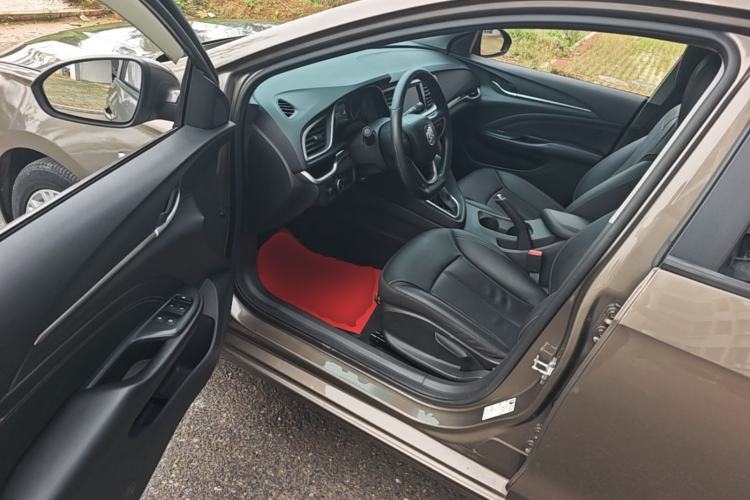 Used Buick GT 2015 15N Automatic Deluxe Edition Driver Seat