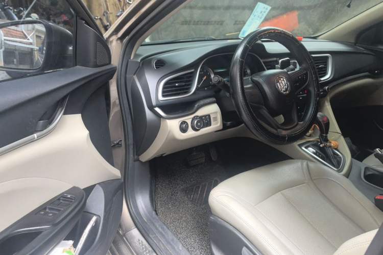 Used Buick GT 2015 15N Automatic Elite Version Driver Seat