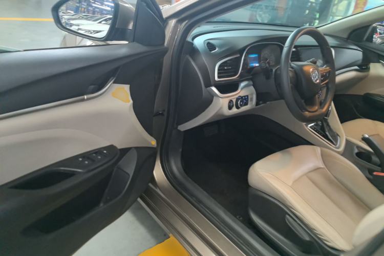 Used Buick GT 2015 15N Automatic Elite Version Driver Seat