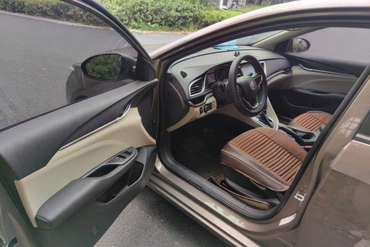 Used Buick GT 2015 15N Automatic Elite Version Driver Seat