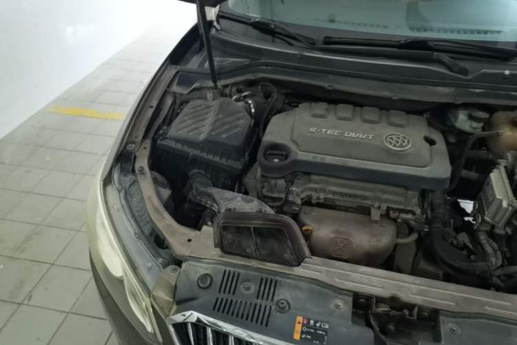 Used Buick GT 2015 15N Manual Entry-Level Trim Engine Bay Right