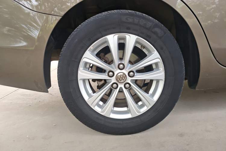 Used Buick GT 2015 15N Manual Entry-Level Trim Exterior 5