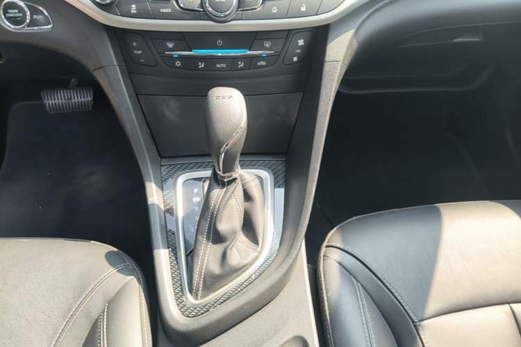 Used Buick GT 2015 18T Dual-Clutch Luxury Model Gear Lever