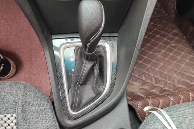 Used Buick GT 2015 15N Automatic Deluxe Edition Gear Lever