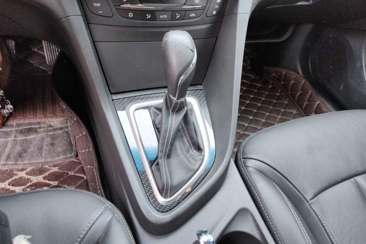 Used Buick GT 2015 15N Automatic Deluxe Edition Gear Lever