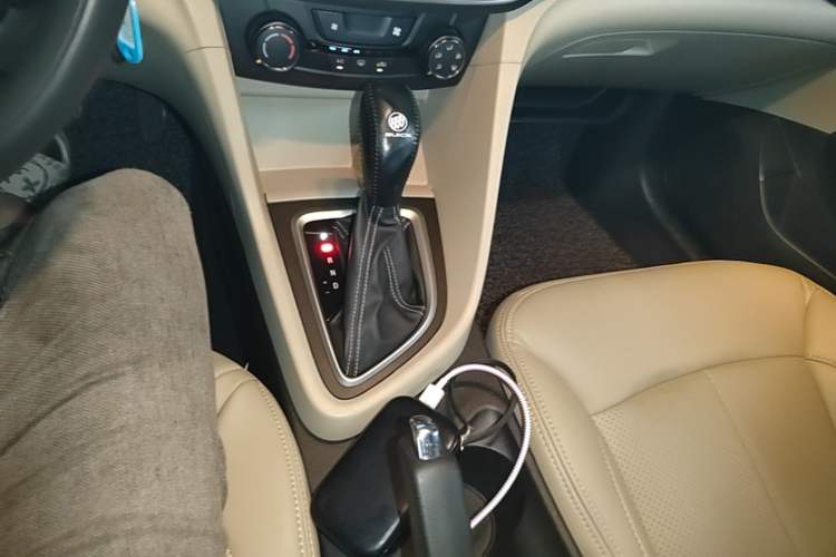 Used Buick GT 2015 15N Automatic Elite Version Gear Lever