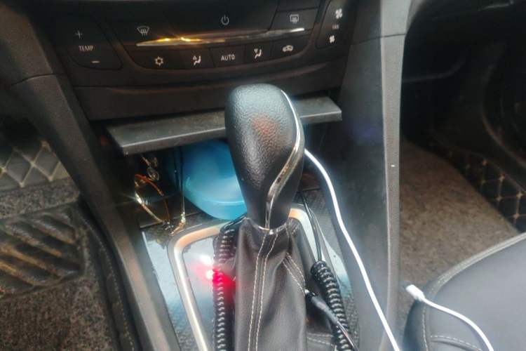 Used Buick GT 2015 15N Automatic Deluxe Edition Gear Lever