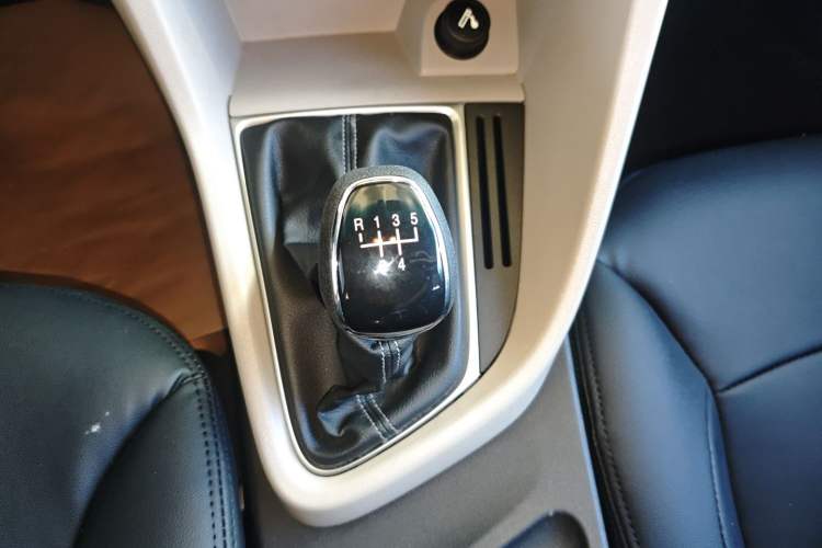 Used Buick GT 2015 15N Manual Entry-Level Trim Gear Lever