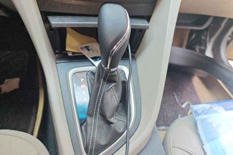 Used Buick GT 2015 15N Automatic Deluxe Edition Gear Lever
