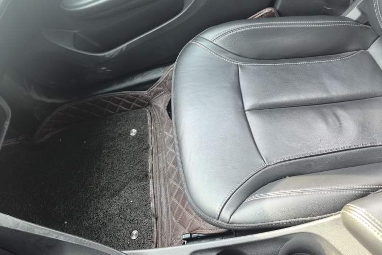 Used Buick GT 2015 18T Dual-Clutch Luxury Model Interior 3