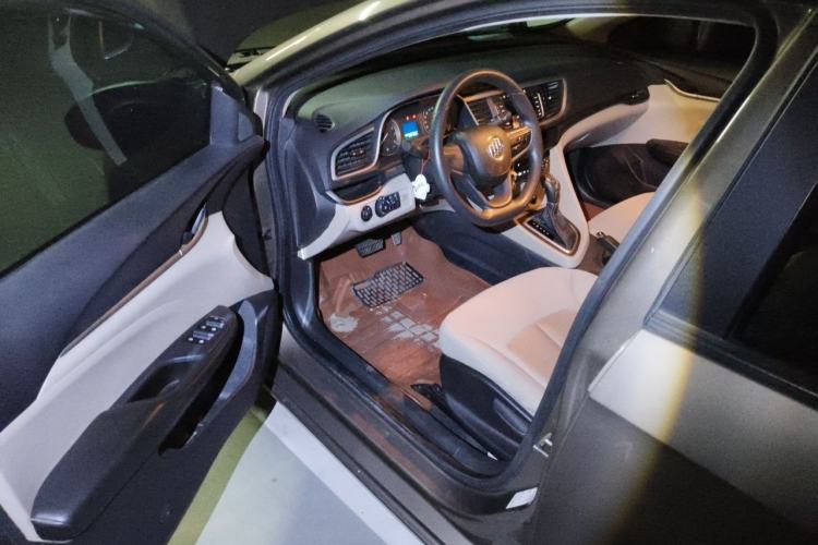 Used Buick GT 2015 15N Automatic Entry-Level Trim Interior 3