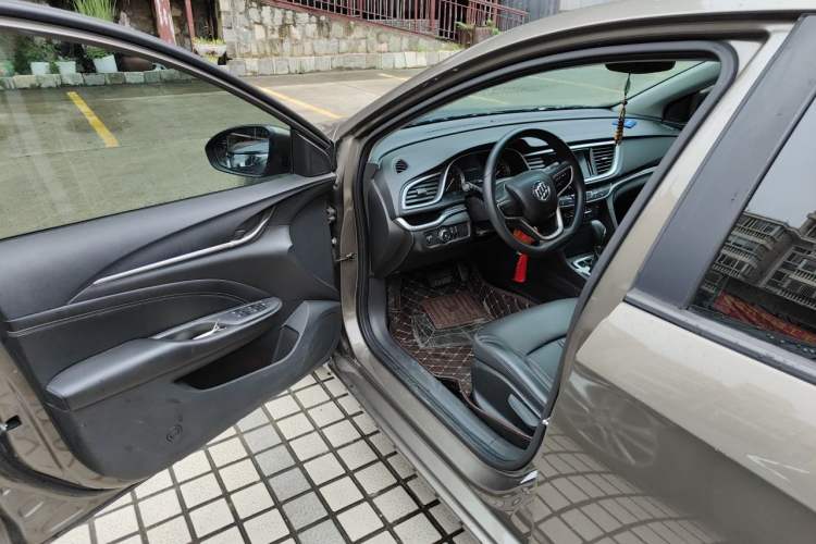 Used Buick GT 2015 15N Automatic Deluxe Edition Interior 3