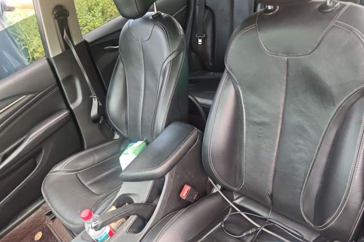 Used Buick GT 2015 18T Dual-Clutch Luxury Model Left Front Seat