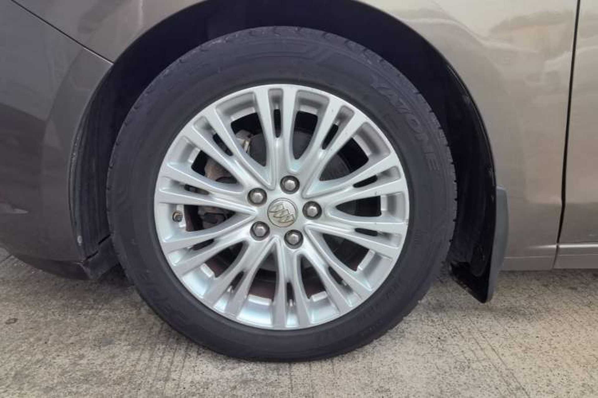 Used Buick GT 2015 15N Manual Elite Edition Left Front Wheel Hub