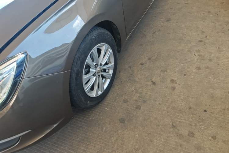 Used Buick GT 2015 15N Automatic Entry-Level Trim Left Front Wheel Hub