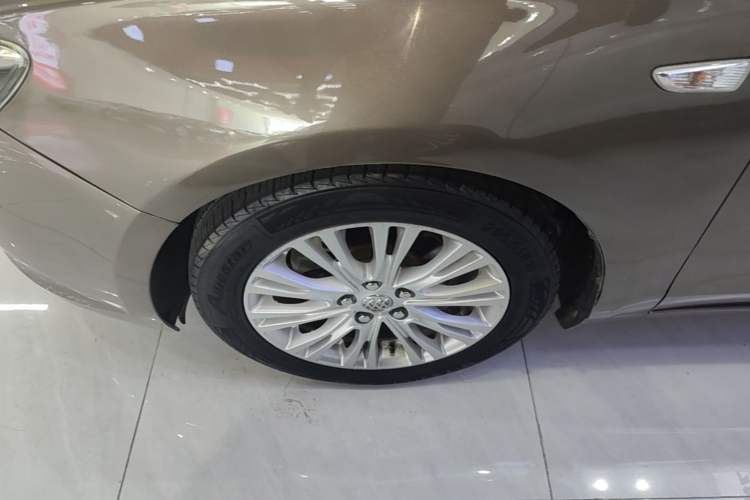 Used Buick GT 2015 15N Automatic Elite Version Left Front Wheel Hub