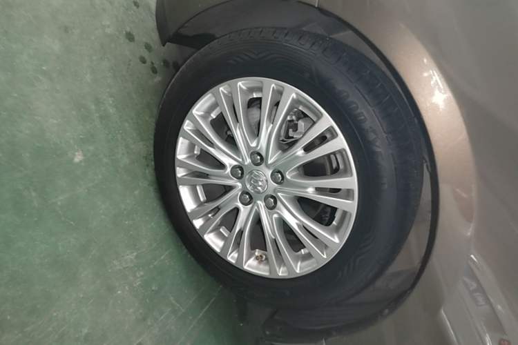 Used Buick GT 2015 15N Automatic Elite Version Left Front Wheel Hub