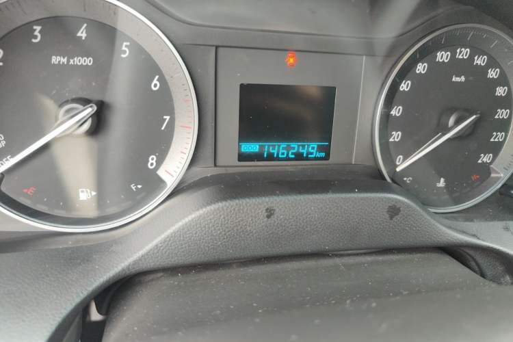 Used Buick GT 2015 15N Automatic Entry-Level Trim Odometer Close Up