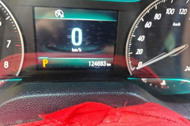 Used Buick GT 2015 18T Dual-Clutch Elite Model Odometer Close Up
