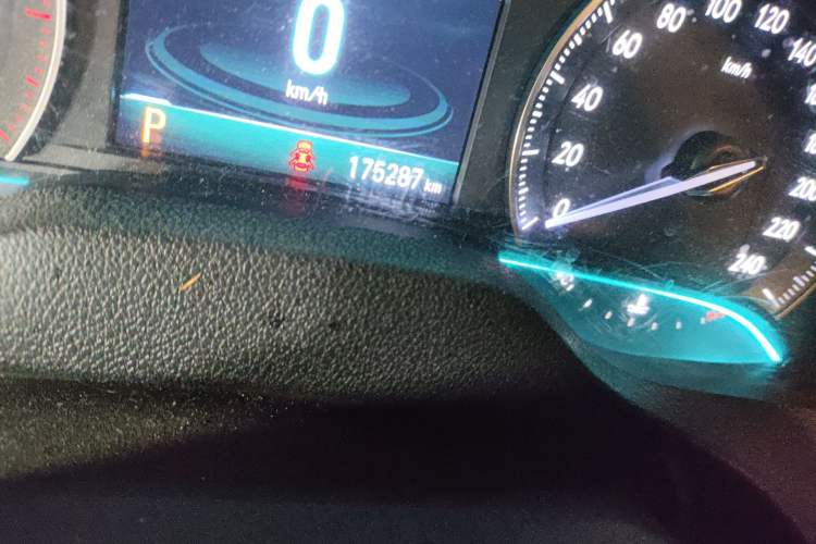 Used Buick GT 2015 15N Automatic Elite Version Odometer Close Up