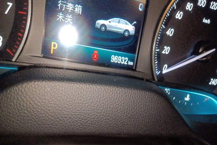 Used Buick GT 2015 15N Automatic Deluxe Edition Odometer Close Up