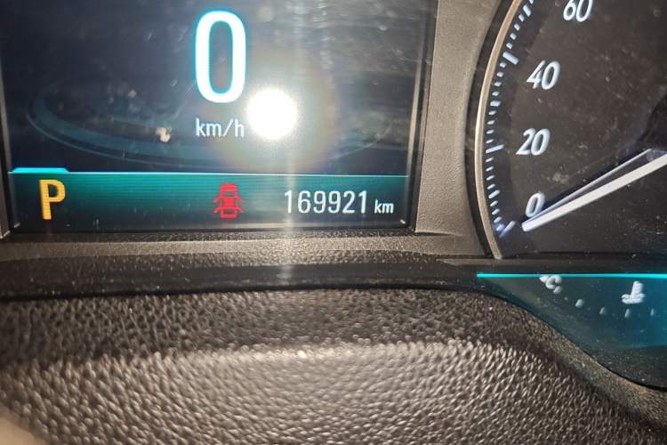 Used Buick GT 2015 18T Dual-Clutch Elite Model Odometer Close Up