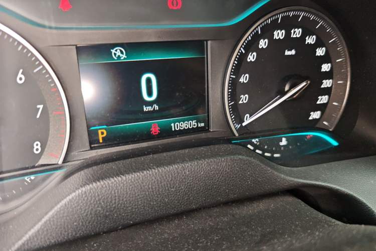 Used Buick GT 2015 18T Dual-Clutch Elite Model Odometer Close Up