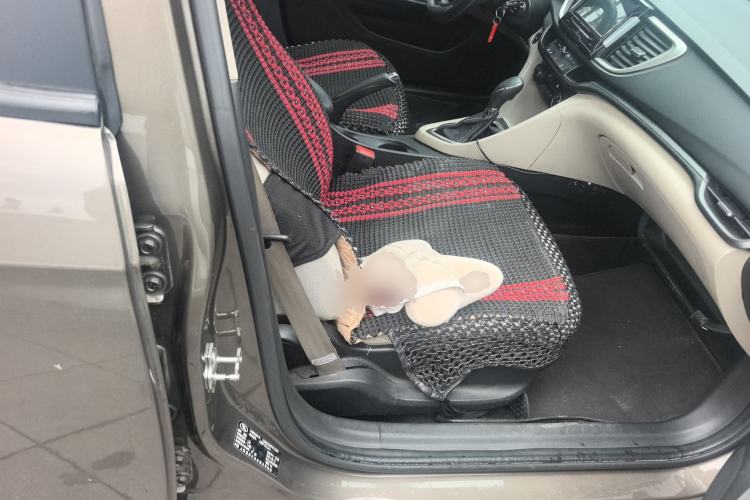 Used Buick GT 2015 15N Automatic Elite Version Right Front Seat