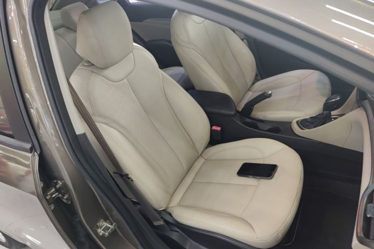 Used Buick GT 2015 15N Automatic Elite Version Right Front Seat