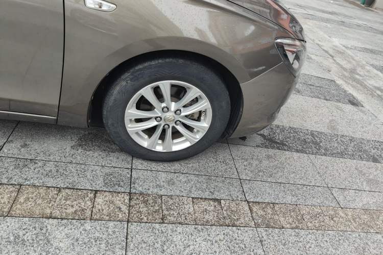 Used Buick GT 2015 15N Automatic Entry-Level Trim Right Front Wheel Hub