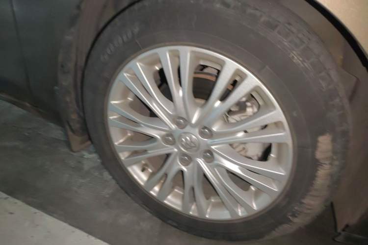 Used Buick GT 2015 15N Automatic Elite Version Right Front Wheel Hub