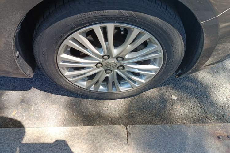 Used Buick GT 2015 15N Automatic Deluxe Edition Right Front Wheel Hub