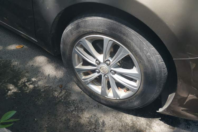 Used Buick GT 2015 15N Manual Entry-Level Trim Right Front Wheel Hub
