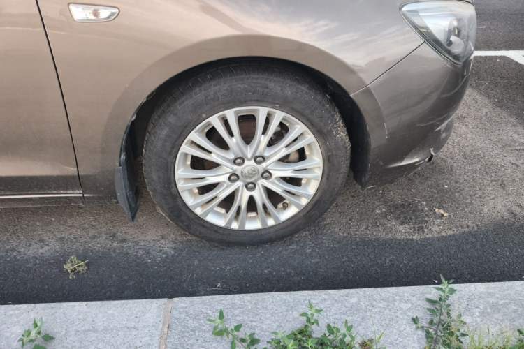 Used Buick GT 2015 15N Automatic Elite Version Right Front Wheel Hub