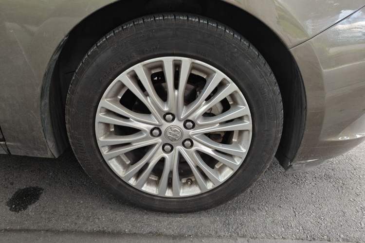Used Buick GT 2015 15N Manual Elite Edition Right Front Wheel Hub